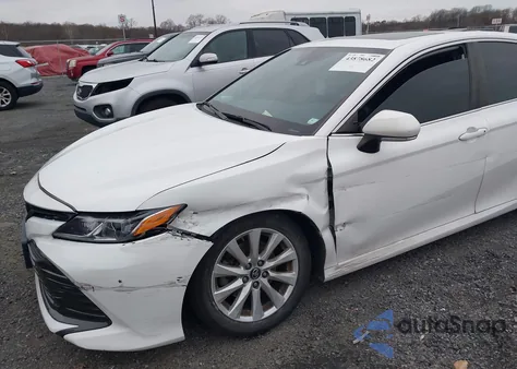 2019 Toyota Camry Le z USA, uszkodzony, nr VIN 4T1B11HK3KU751991